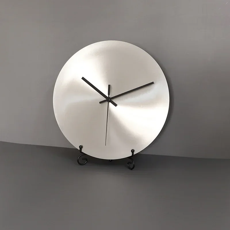 Silver Minimalist Industrial W - Resin Art Wall Clock recension och pris