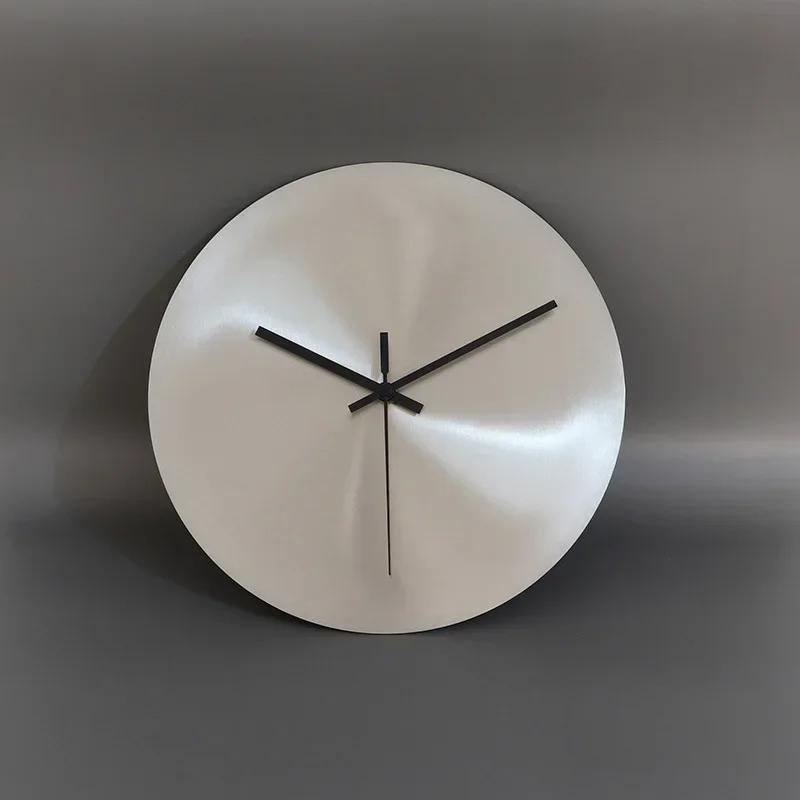 Silver Minimalist Industrial W - Resin Art Wall Clock recension och pris